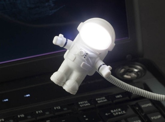 USB-s világító asztronauta