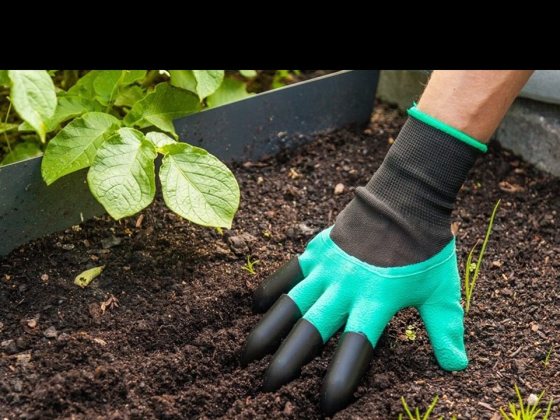 Kesztyű kertészkedéshez ásókarmokkal
