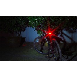 USB-ről tölthető hátsó kerékpár lámpa