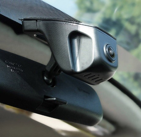 Visszapillantó tükörre szerelhető autós kamera