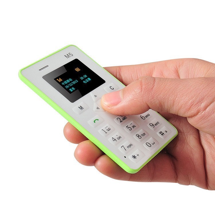 Bankkártya méretű telefon