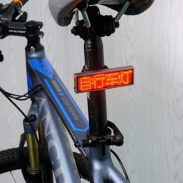 Szöveg kijelzős biciklilámpa