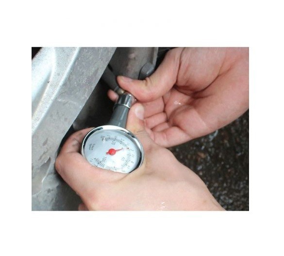 Gumiabroncs légnyomásmérő