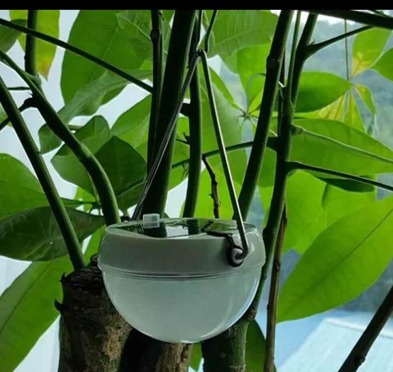 Napelemes felakasztható kerti lámpa