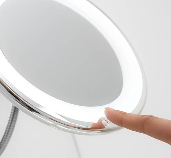 LED nagyító tükör tapadókoronggal