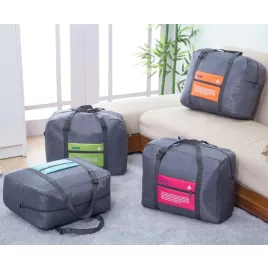   Kézipoggyász méretű, összehajtható utazótáska kompakt tároláshoz