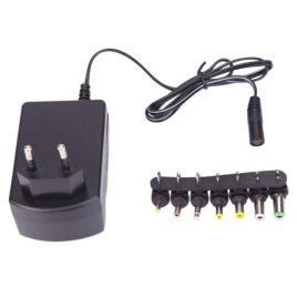   Univerzális szabályozható töltő többféle cserélhető fejjel, 3V-12V feszültségtartományban