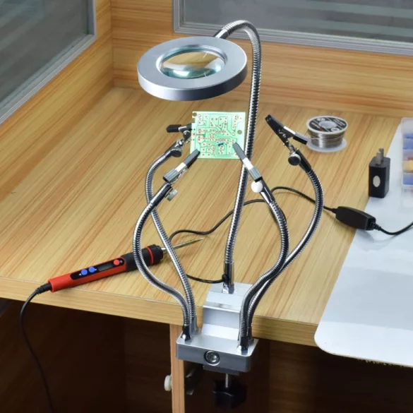 Harmadik kéz paneltartó világítással, nagyítóval