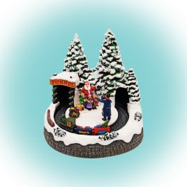   Világító karácsonyi életkép, fényképésszel, Mikulással, vonattal