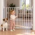 ECOTOYS fehér acél biztonsági rács lépcsőhöz és ajtónyíláshoz 65-106 cm, kerekekkel