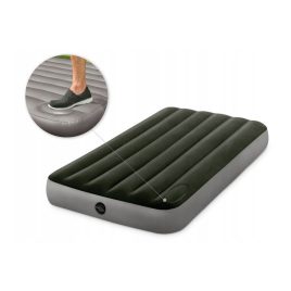 Nagy felfújható matrac beépített pumpával INTEX 64761