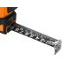 NEO TOOLS Mérőszalag, 10m/25mm, erősített rugós, acél, fekete szalag fehér nagyított skálával, mágneses, autostop+rögzítő 67-245