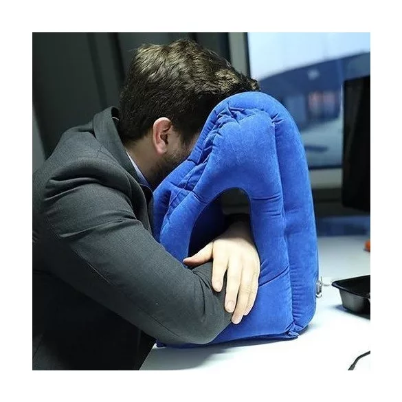 Felfújható szundi párna utazóknak