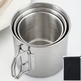   500 ml-es tartós és hordozható  rozsdamentes acél kempingpohár karabinerkapcstal és összecsukható fogantyúval