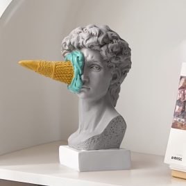 Műgyanta Dávid szobor fagylaltos pohárral