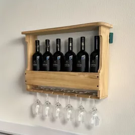 Rusztikus fa falra szerelhető boros polc pohártartóval
