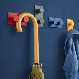 4 db színes építőkocka falakasztó