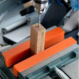   2 részes nejlon satupofa, mágneses satuvédők texturált felülettel a jobb tapadásért