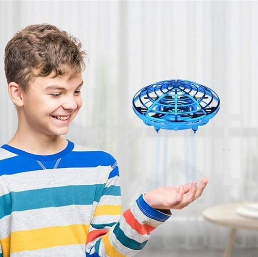 Intelligens, szenzoros UFO játék - légy a levegő királya!